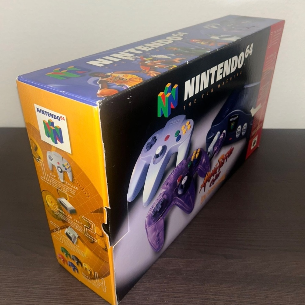 Nintendo 64 with Controllers & Adapter - Picture 5 of 12